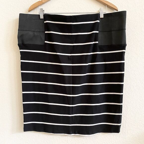 TORRID Black and White Stripe Pull On Pencil Skirt Size 4X Contemporary Stretch - Picture 11 of 11